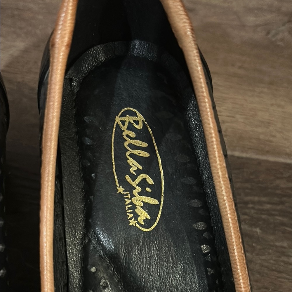 Elegant Black and Tan Heels with Bow Accent. Leather. - Picture 4 of 8